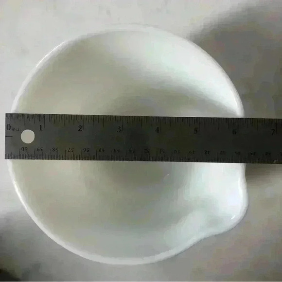 Vintage milk glass Pyrex  Hamilton Beach small mixing bowl with spout - Picture 9 of 9